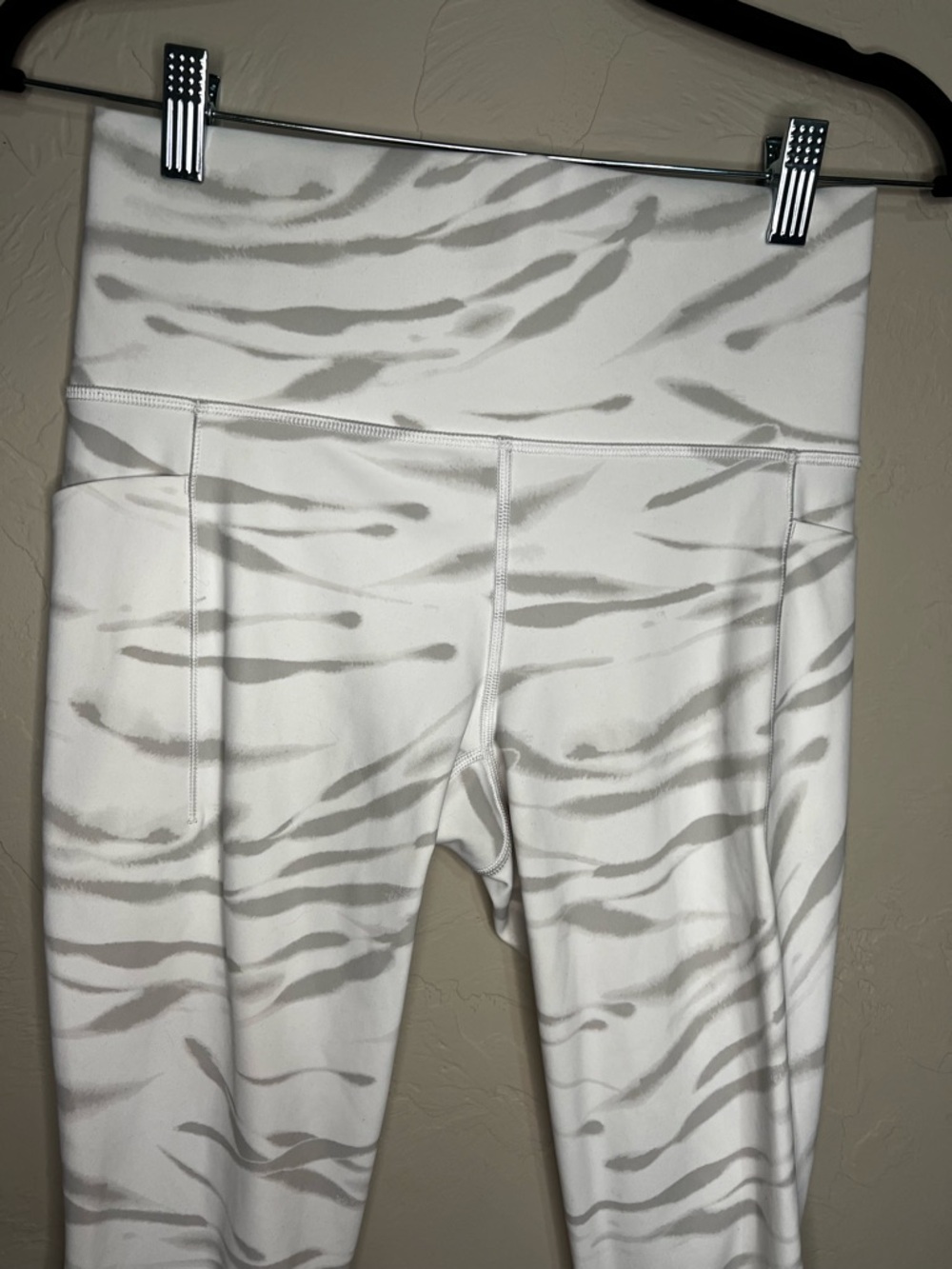 Athleta Salutation Stash Pocket White Light Gray Marble-Print Athletic Leggings - Picture 5 of 11